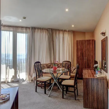 Ellinis - Sea View And Free Parking מלון 3*