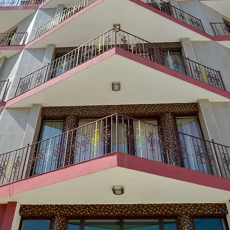 Ellinis - Sea View And Free Parking מלון