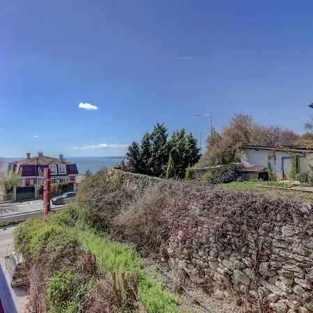 فندق Ellinis - Sea View And Free Parking 3*